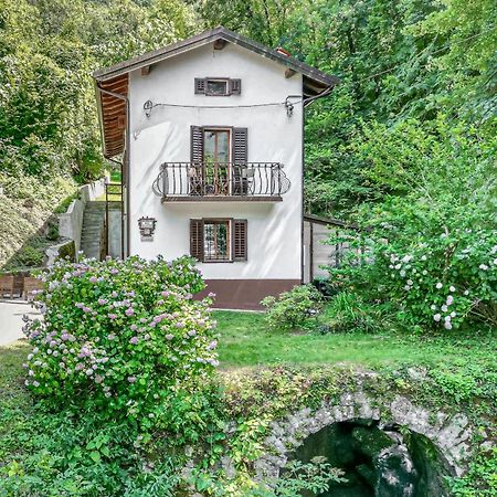 House By The Stream - Happy Rentals Avce Exteriör bild