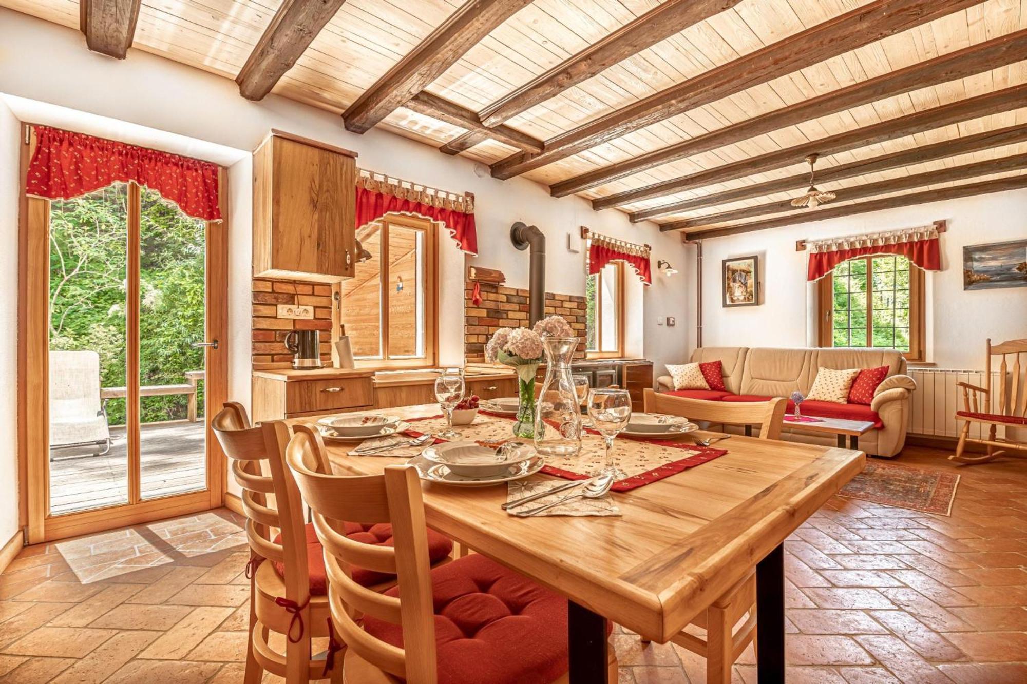 House By The Stream - Happy Rentals Avce Exteriör bild