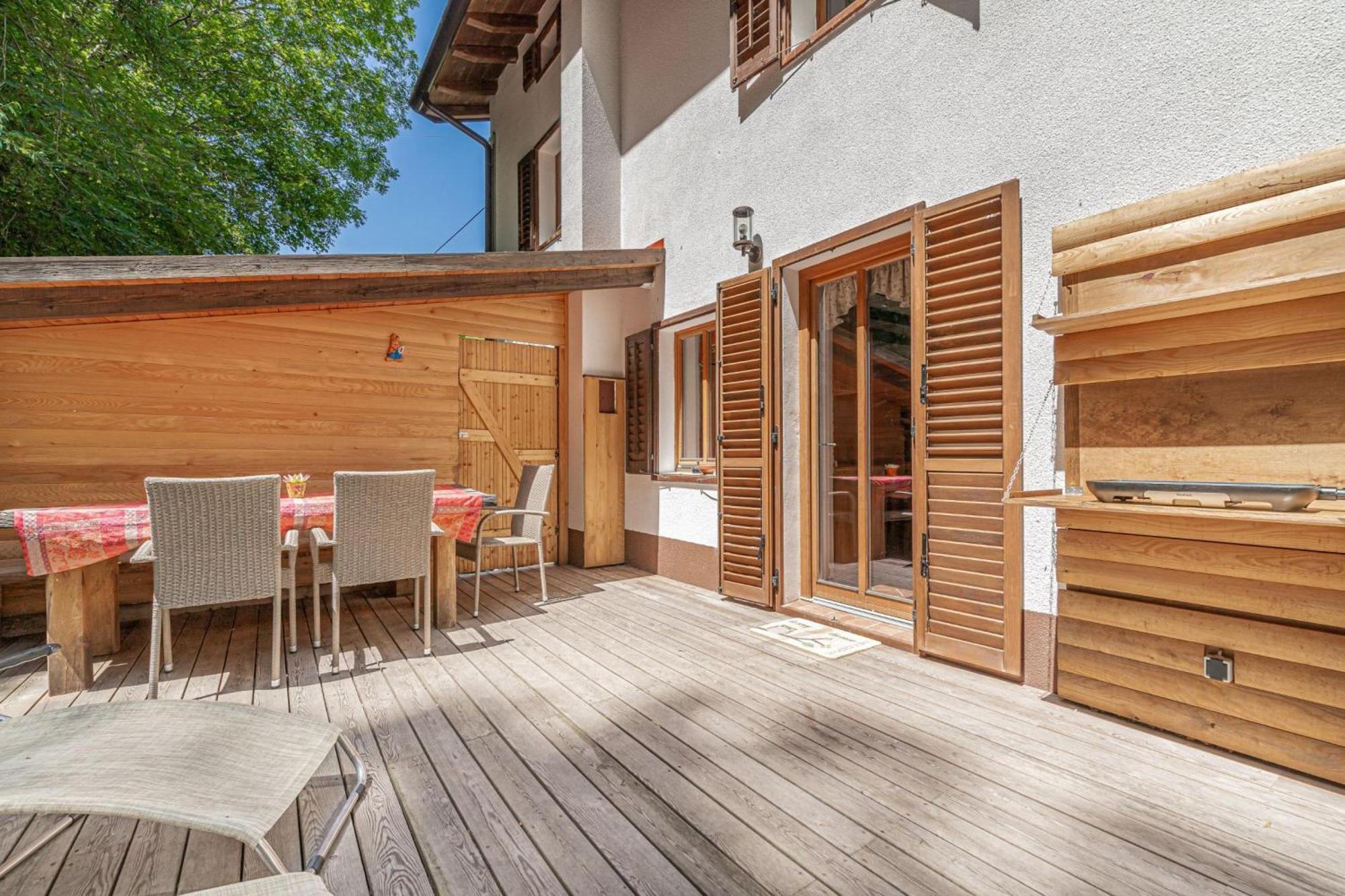 House By The Stream - Happy Rentals Avce Exteriör bild