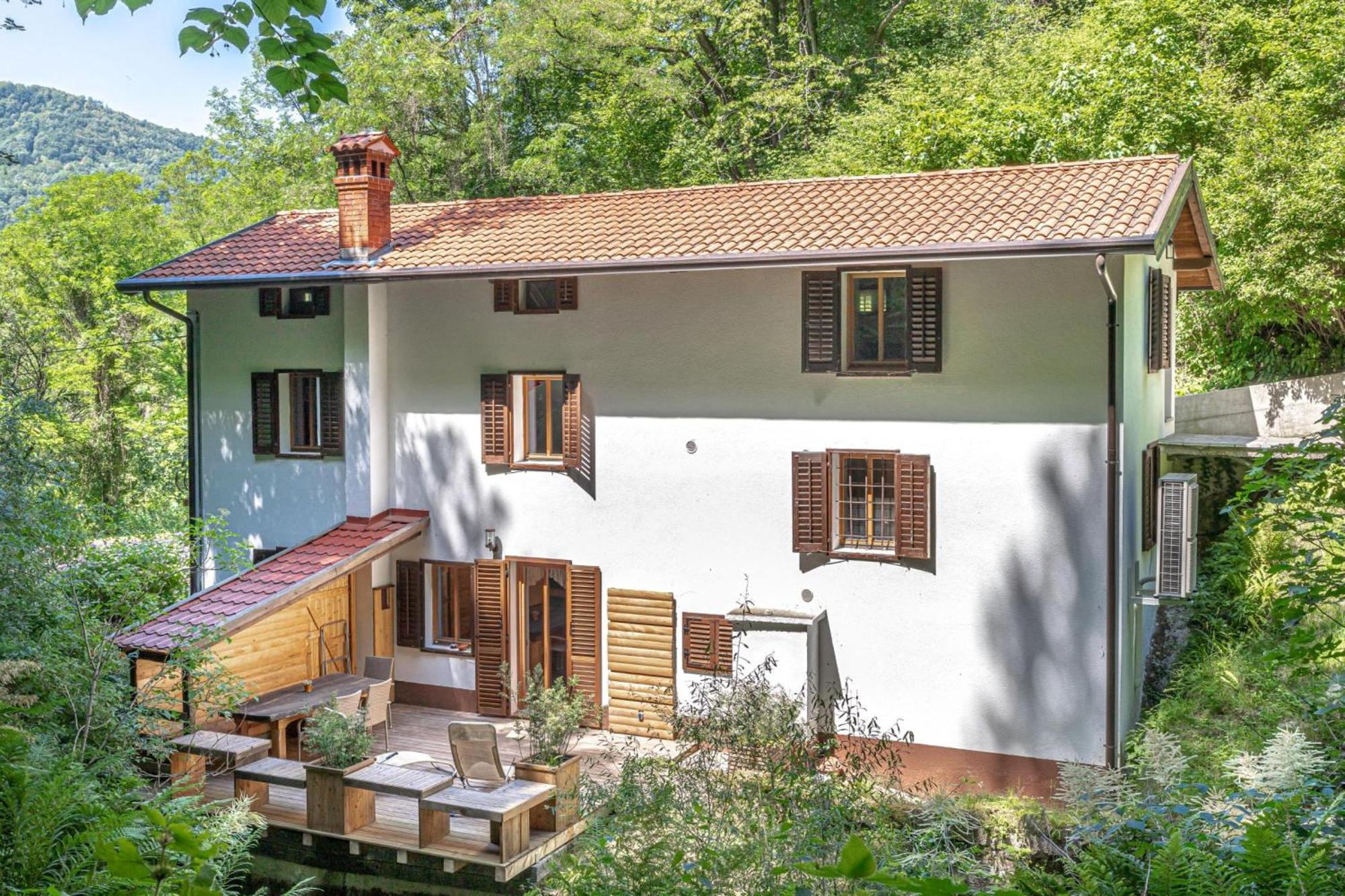 House By The Stream - Happy Rentals Avce Exteriör bild